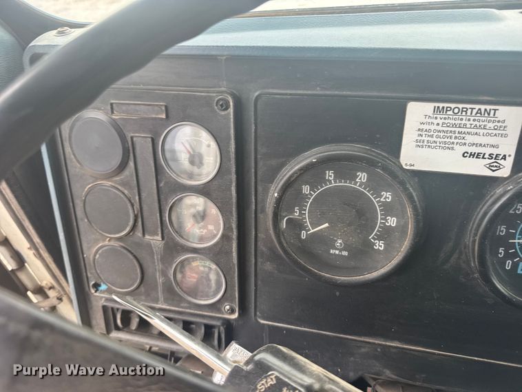 image for item DY3084 1990 International 9400 semi truck