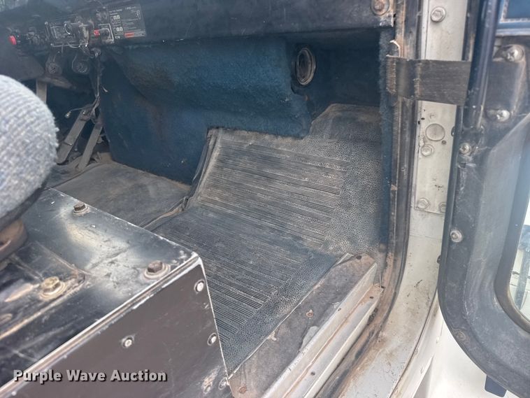 image for item DY3084 1990 International 9400 semi truck