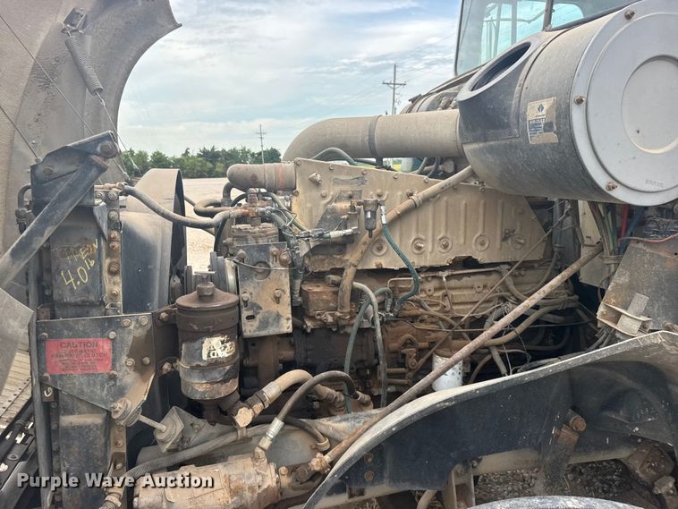 image for item DY3084 1990 International 9400 semi truck
