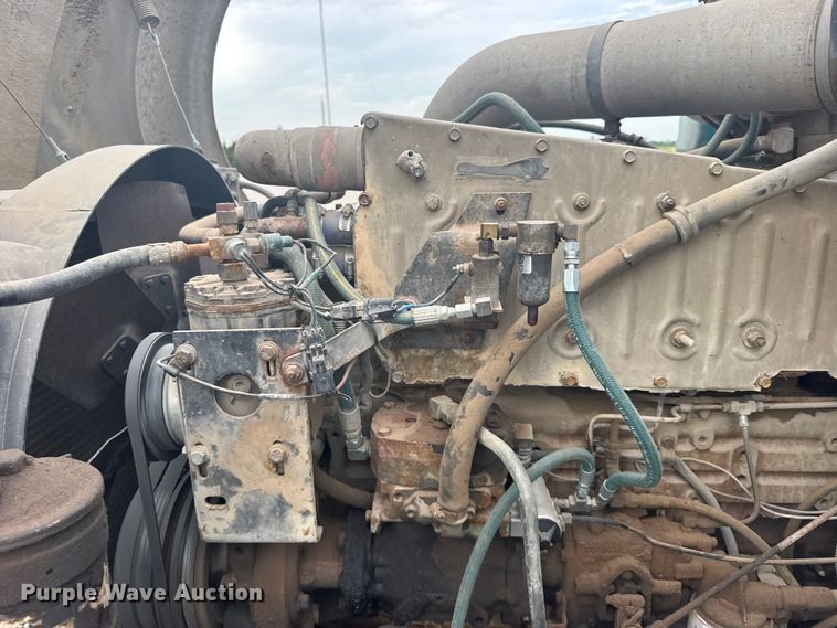 image for item DY3084 1990 International 9400 semi truck