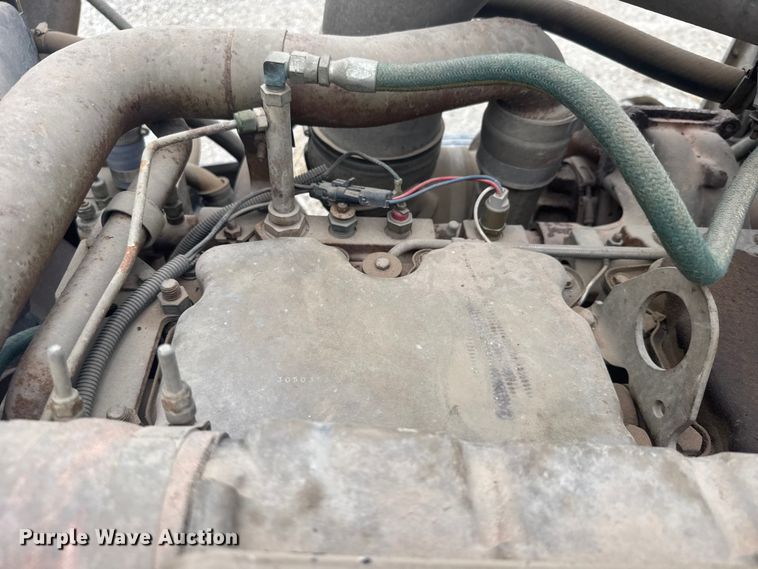 image for item DY3084 1990 International 9400 semi truck