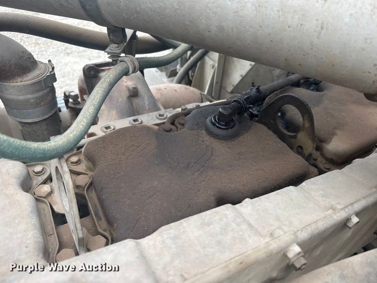 image for item DY3084 1990 International 9400 semi truck