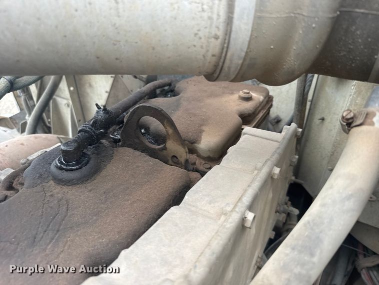 image for item DY3084 1990 International 9400 semi truck