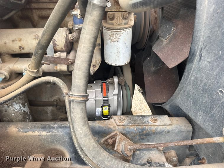 image for item DY3084 1990 International 9400 semi truck