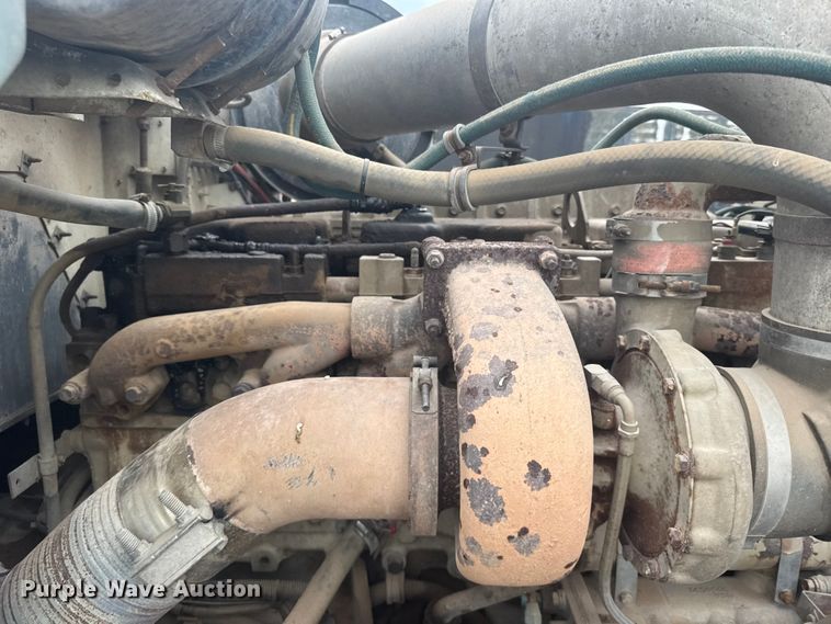 image for item DY3084 1990 International 9400 semi truck