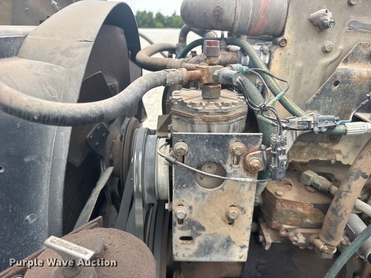 image for item DY3084 1990 International 9400 semi truck