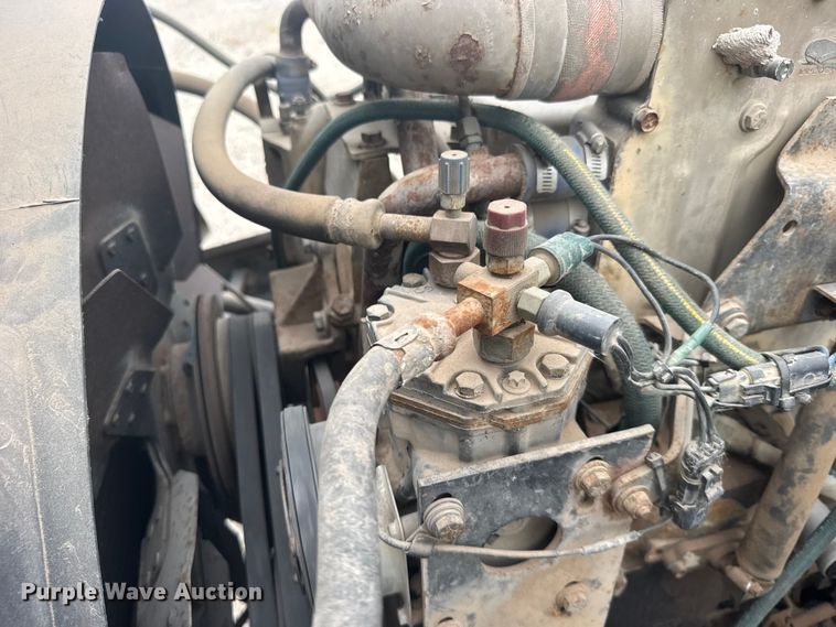 image for item DY3084 1990 International 9400 semi truck