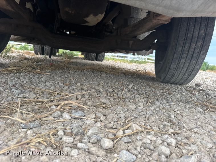 image for item DY3084 1990 International 9400 semi truck