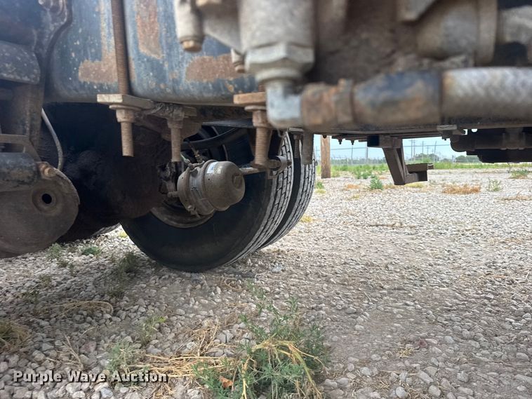 image for item DY3084 1990 International 9400 semi truck