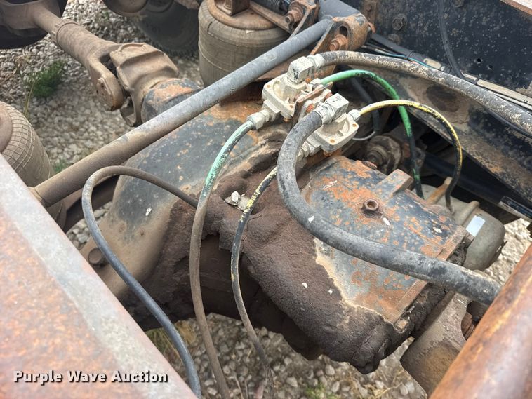 image for item DY3084 1990 International 9400 semi truck