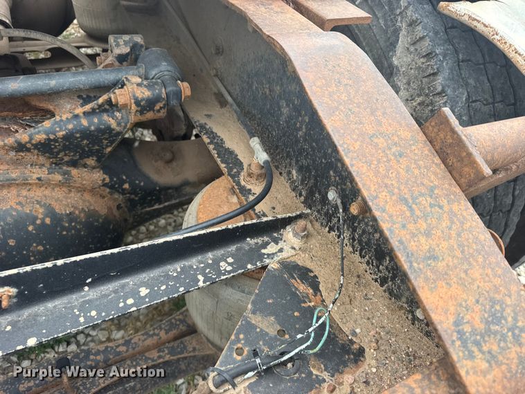 image for item DY3084 1990 International 9400 semi truck