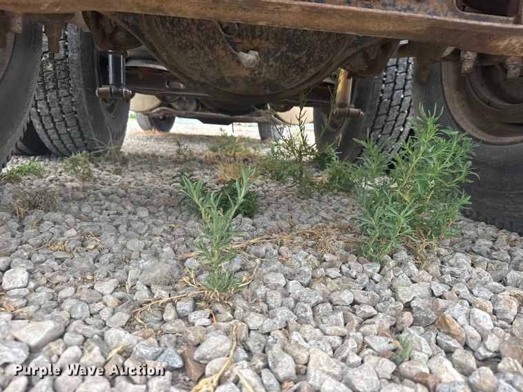 image for item DY3084 1990 International 9400 semi truck