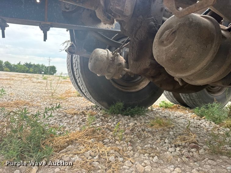 image for item DY3084 1990 International 9400 semi truck