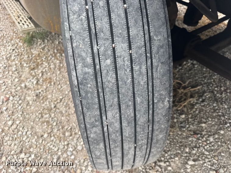 image for item DY3084 1990 International 9400 semi truck