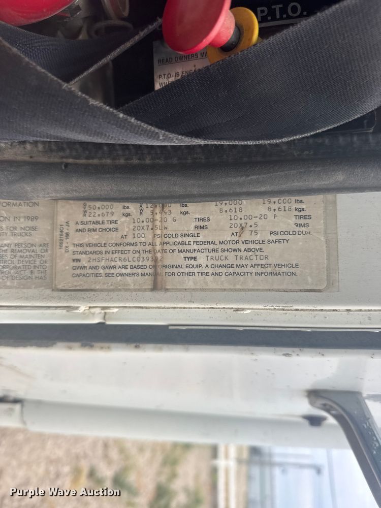 image for item DY3084 1990 International 9400 semi truck