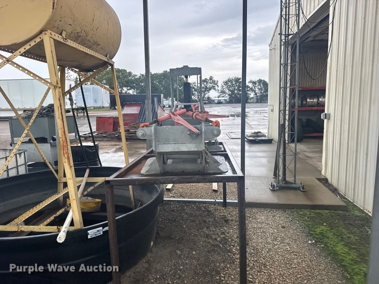 image for item DY3232 Pro-Tote Model 8 Elite fifth wheel wrecker attachment