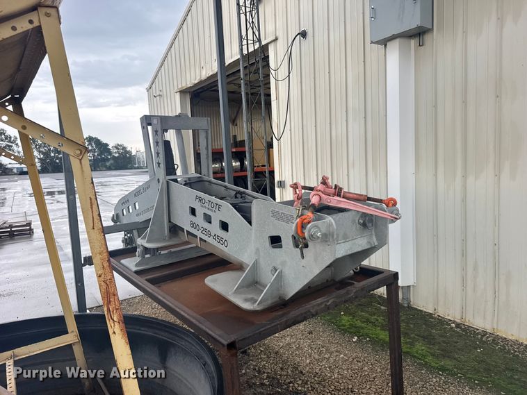 image for item DY3232 Pro-Tote Model 8 Elite fifth wheel wrecker attachment