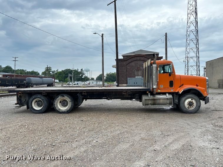 image for item DZ4531 1993 Freightliner flatbed truck