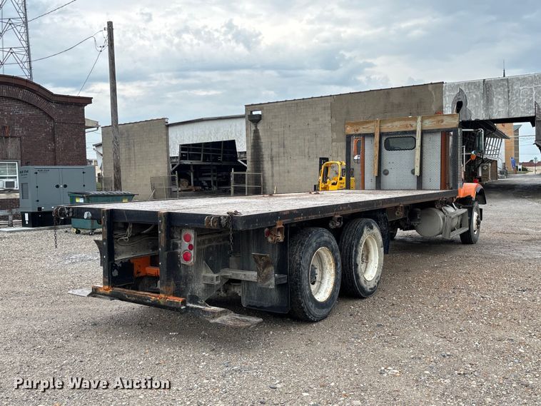 image for item DZ4531 1993 Freightliner flatbed truck