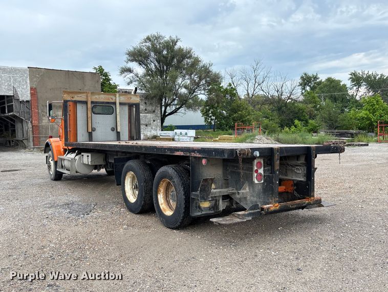 image for item DZ4531 1993 Freightliner flatbed truck