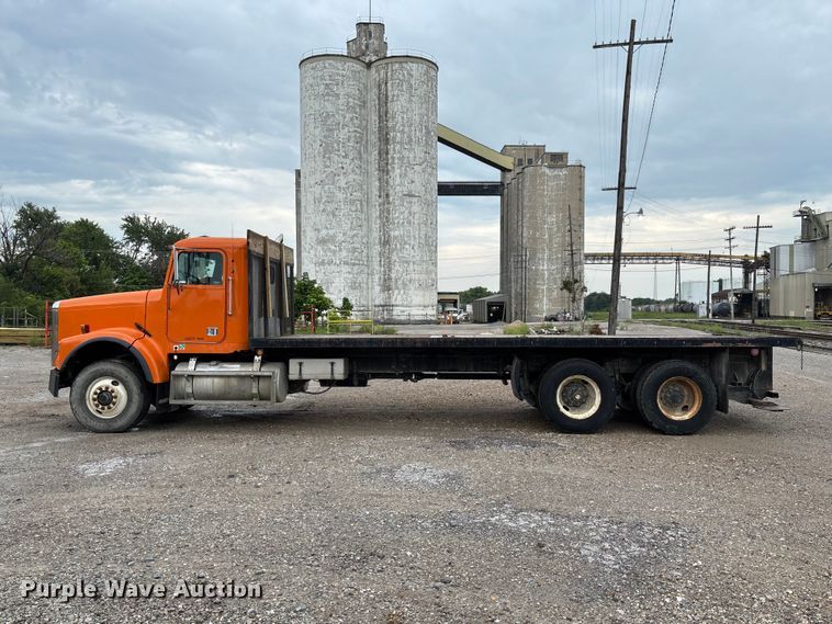 image for item DZ4531 1993 Freightliner flatbed truck