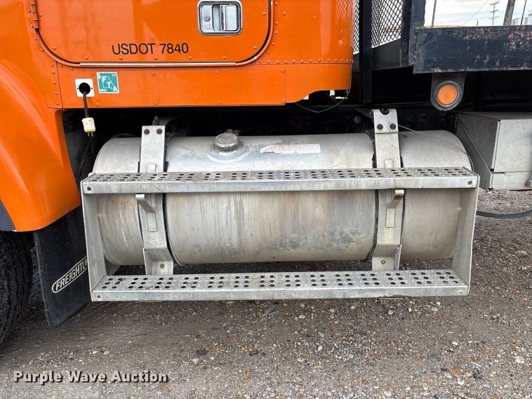 image for item DZ4531 1993 Freightliner flatbed truck