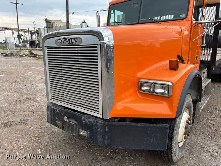 image for item DZ4531 1993 Freightliner flatbed truck