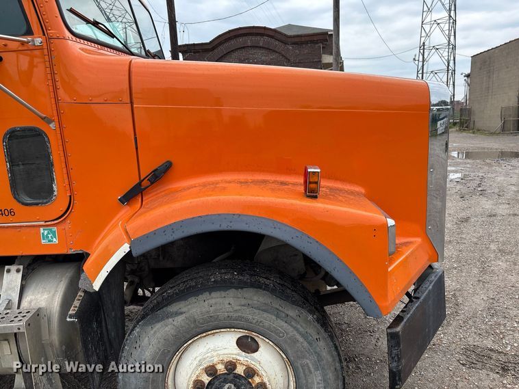 image for item DZ4531 1993 Freightliner flatbed truck