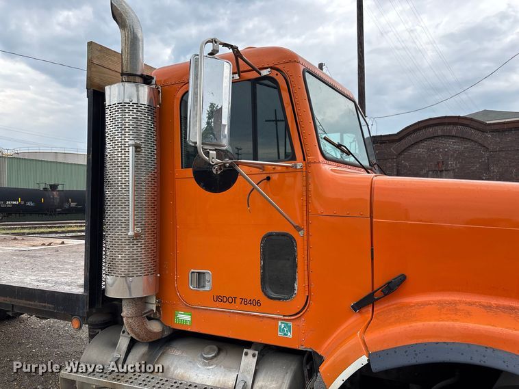 image for item DZ4531 1993 Freightliner flatbed truck