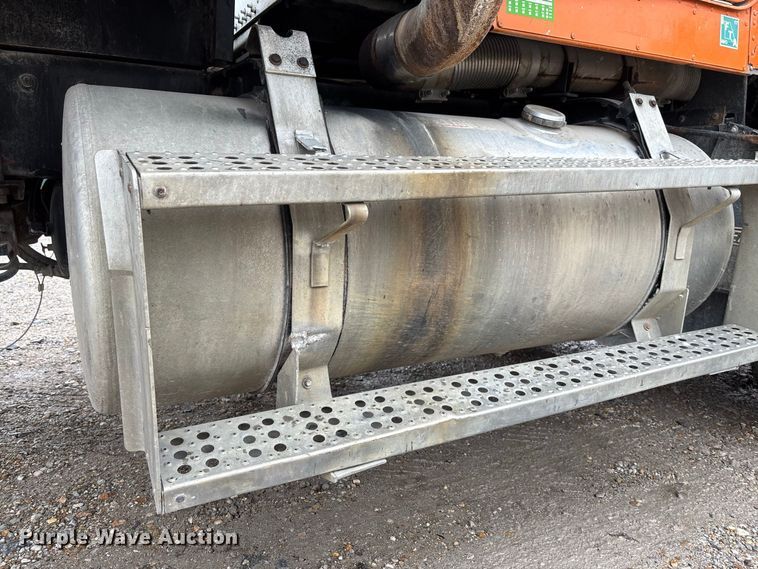 image for item DZ4531 1993 Freightliner flatbed truck