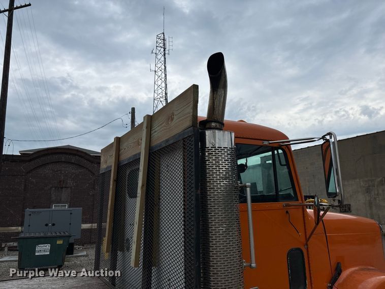 image for item DZ4531 1993 Freightliner flatbed truck