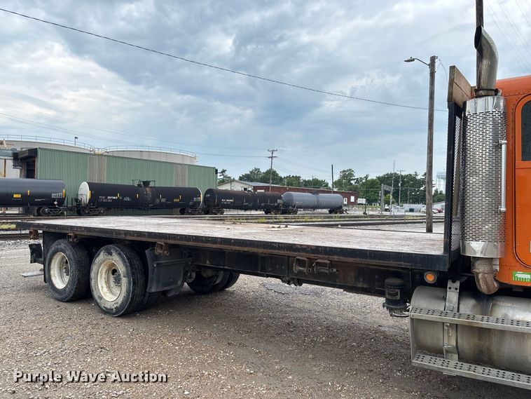 image for item DZ4531 1993 Freightliner flatbed truck