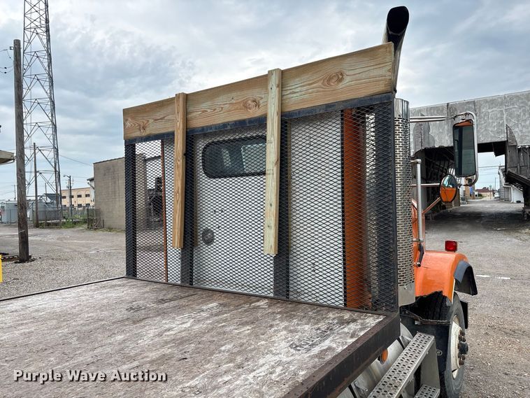 image for item DZ4531 1993 Freightliner flatbed truck