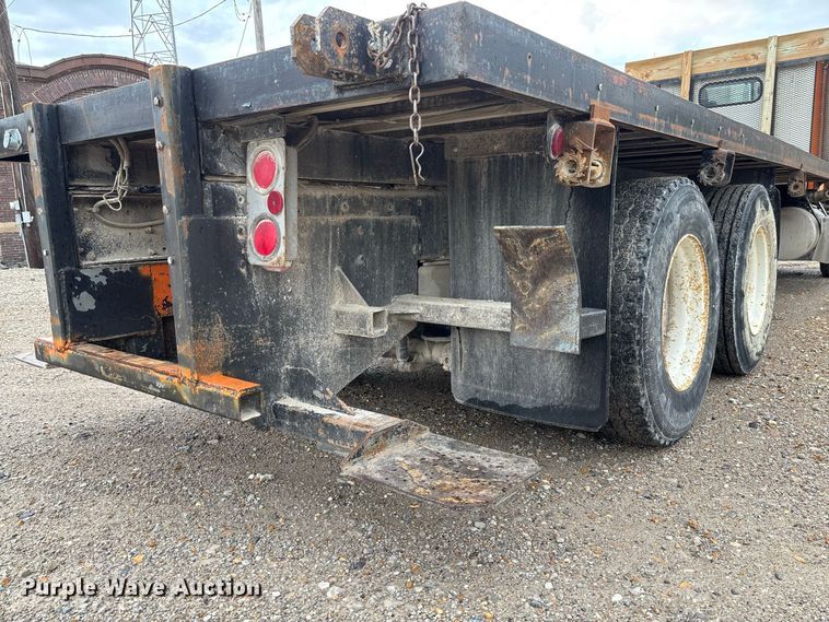 image for item DZ4531 1993 Freightliner flatbed truck
