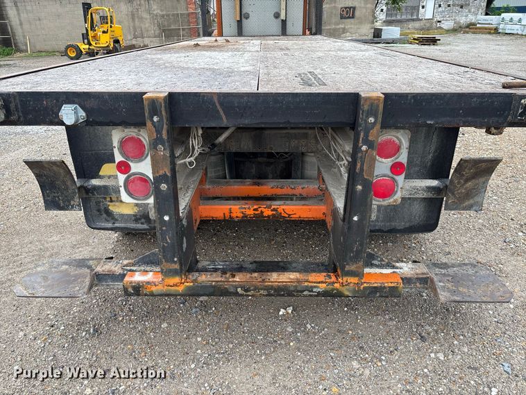 image for item DZ4531 1993 Freightliner flatbed truck