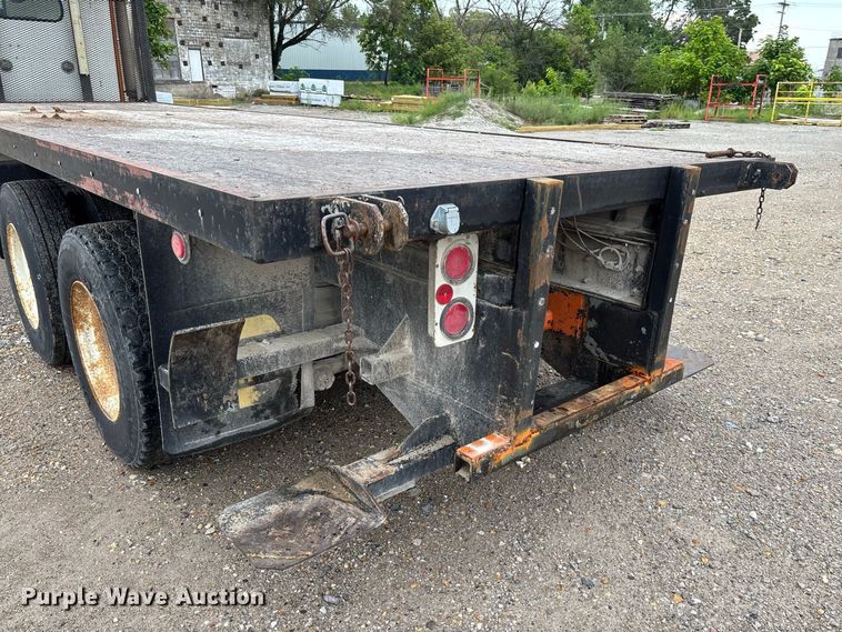image for item DZ4531 1993 Freightliner flatbed truck