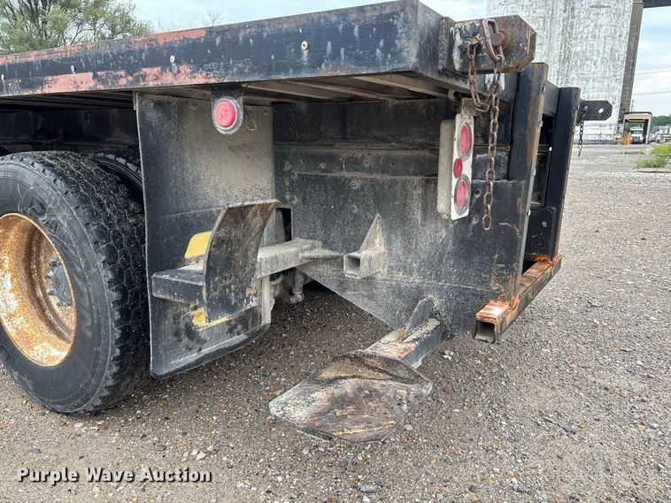 image for item DZ4531 1993 Freightliner flatbed truck