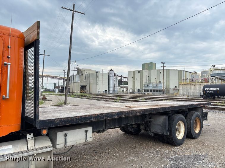 image for item DZ4531 1993 Freightliner flatbed truck