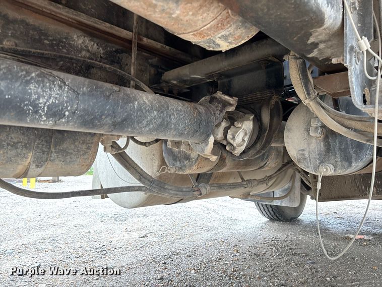 image for item DZ4531 1993 Freightliner flatbed truck