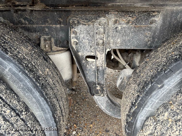image for item DZ4531 1993 Freightliner flatbed truck