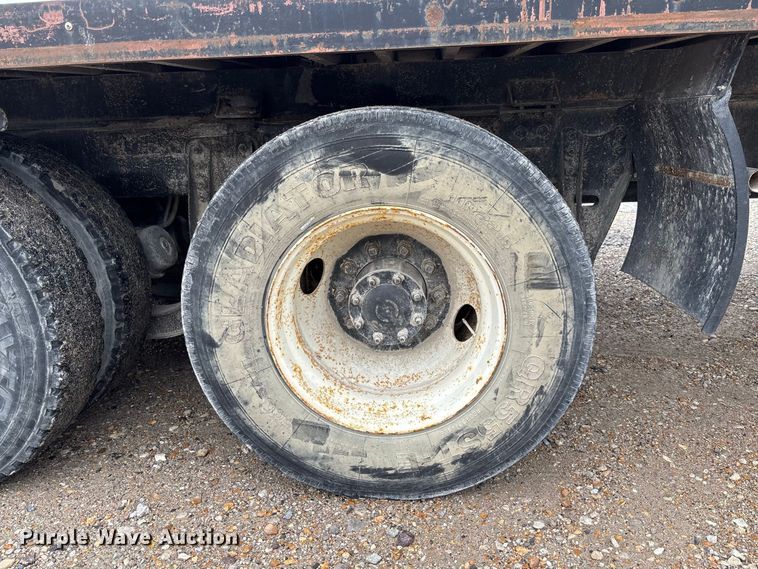 image for item DZ4531 1993 Freightliner flatbed truck