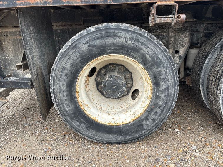 image for item DZ4531 1993 Freightliner flatbed truck