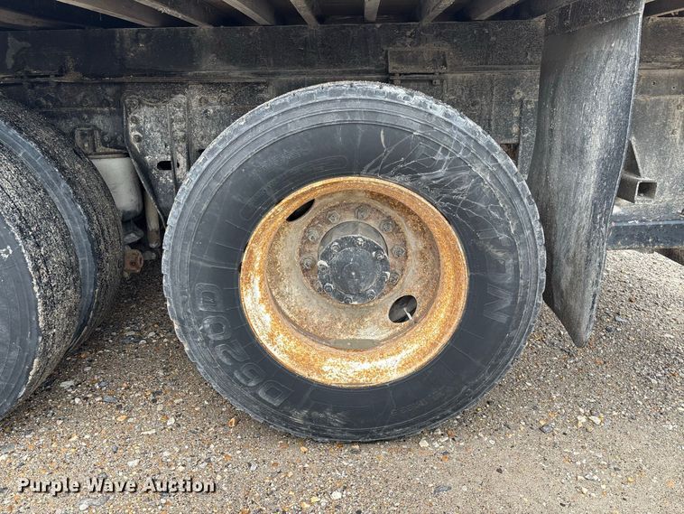 image for item DZ4531 1993 Freightliner flatbed truck