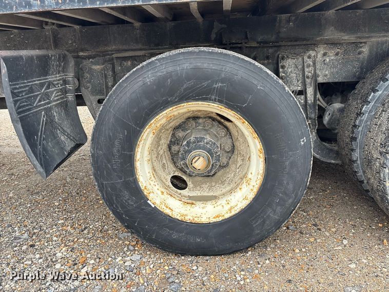 image for item DZ4531 1993 Freightliner flatbed truck