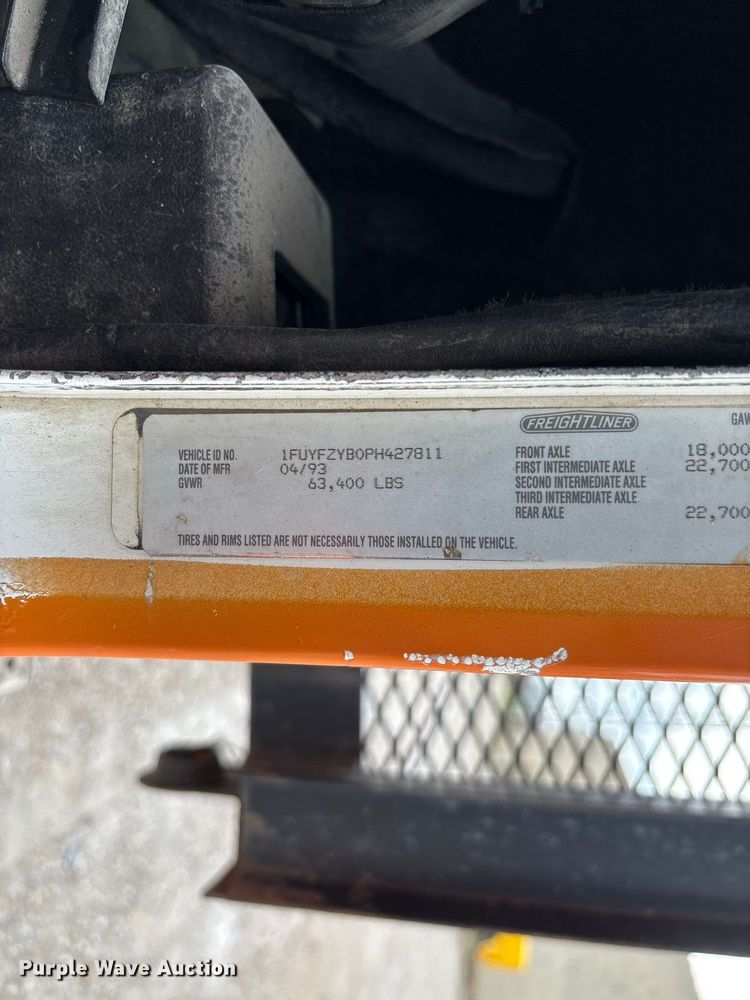 image for item DZ4531 1993 Freightliner flatbed truck