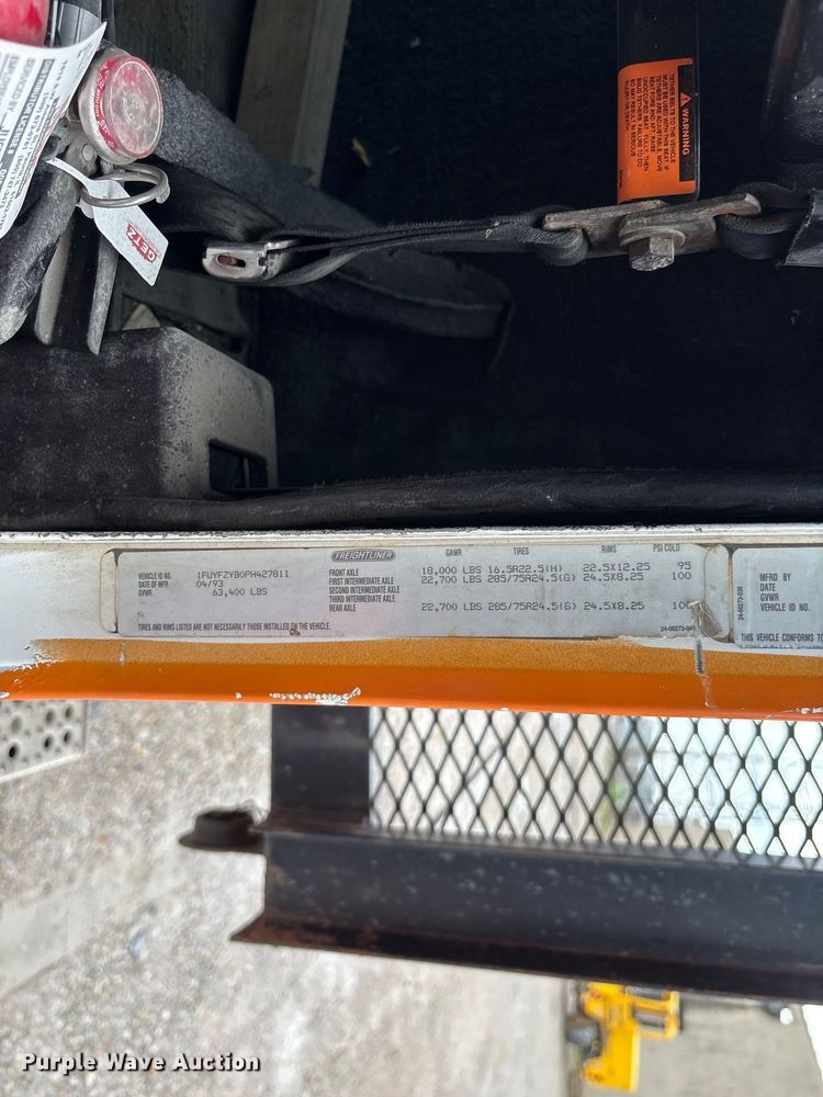 image for item DZ4531 1993 Freightliner flatbed truck