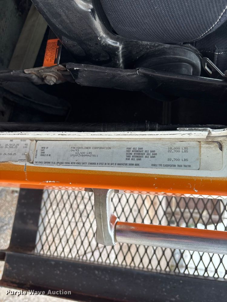 image for item DZ4531 1993 Freightliner flatbed truck