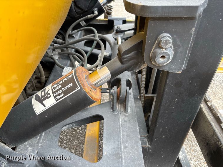image for item DZ4532 Sellick STM-55K4 forklift