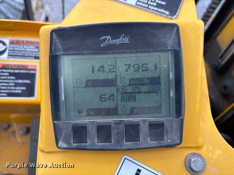image for item DZ4532 Sellick STM-55K4 forklift