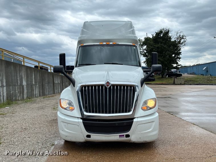image for item DZ4533 2018 International LT625 semi truck